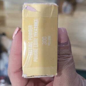 Banana- Kylie Cosmetics Setting Powder